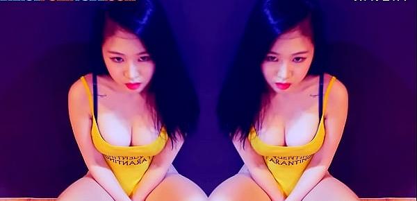  korean slutbags dancing .very erotic strippers